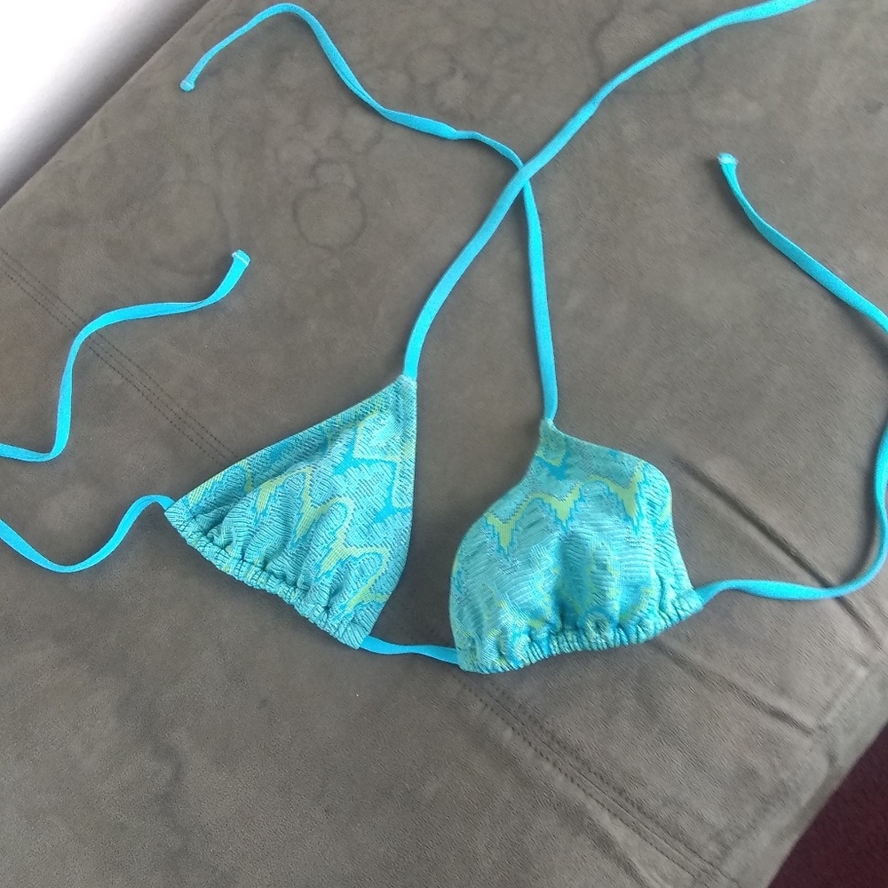Bikini top.